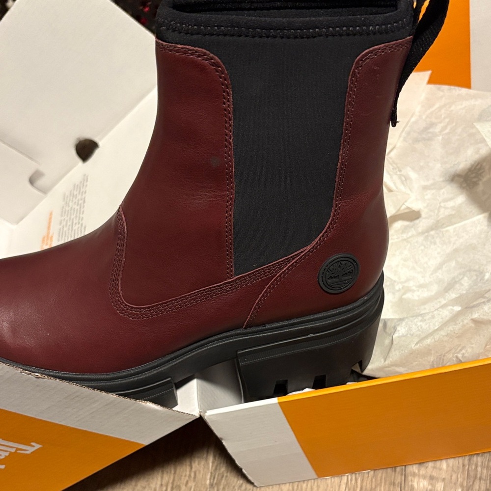 Timberland Women's burgundy and Black Winter Boots